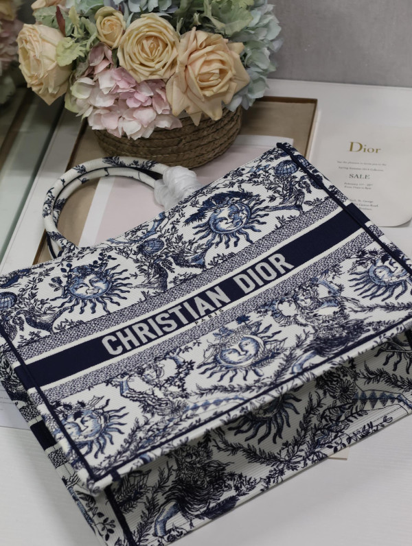 large D*or book tote-42*35*18.5cm