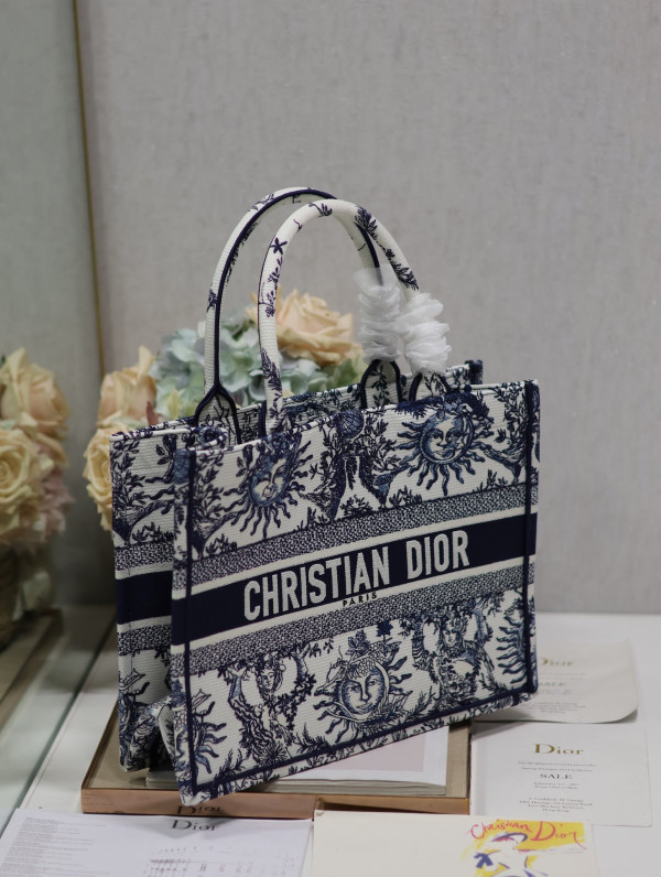 medium D*or book tote-36*18*28cm
