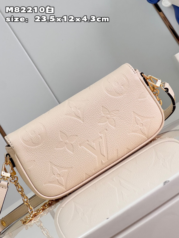 l**is V*t*n wallet on chain ivy-23.5*12*4.3cm