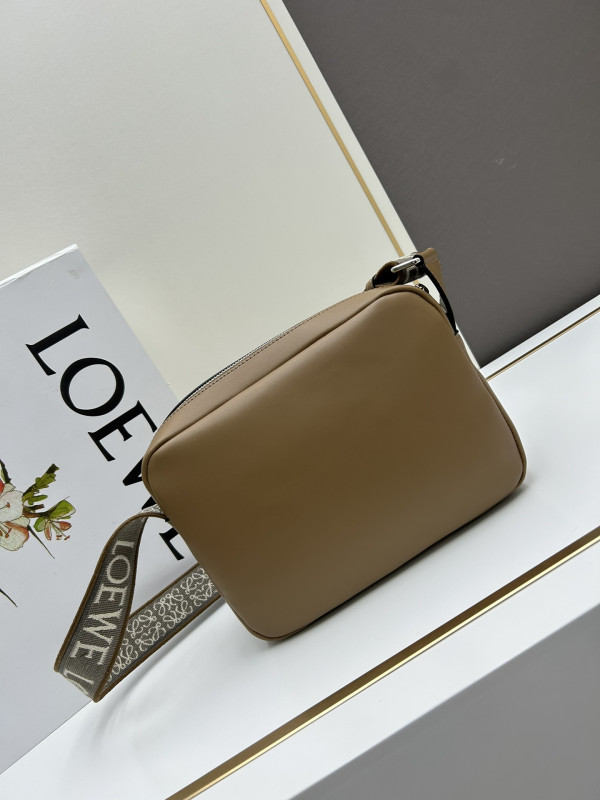LOEWE messenger bag-24.5*18*10.5cm