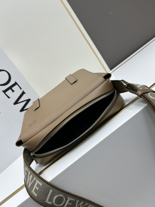 LOEWE messenger bag-24.5*18*10.5cm