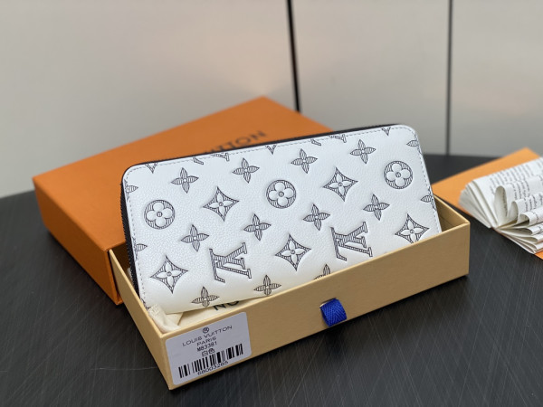 l**is V*t*n zippy wallet-10*20*2 cm