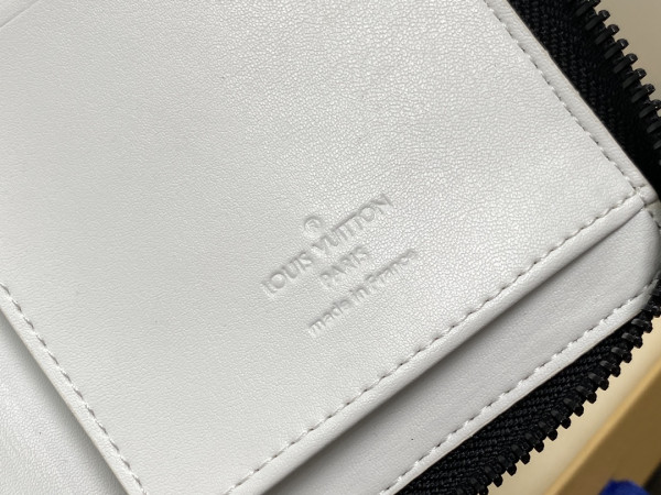 l**is V*t*n zippy wallet-10*20*2 cm