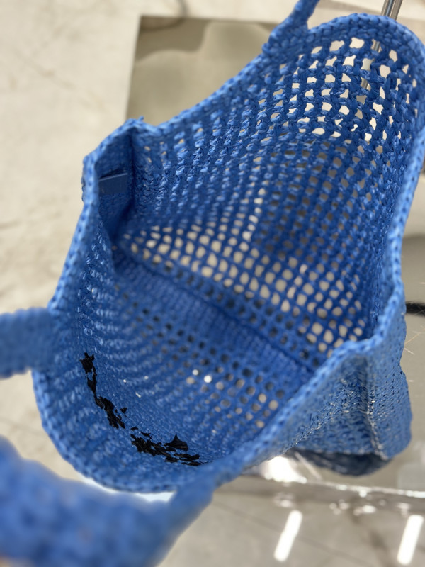 Pra*a crochet tote bag