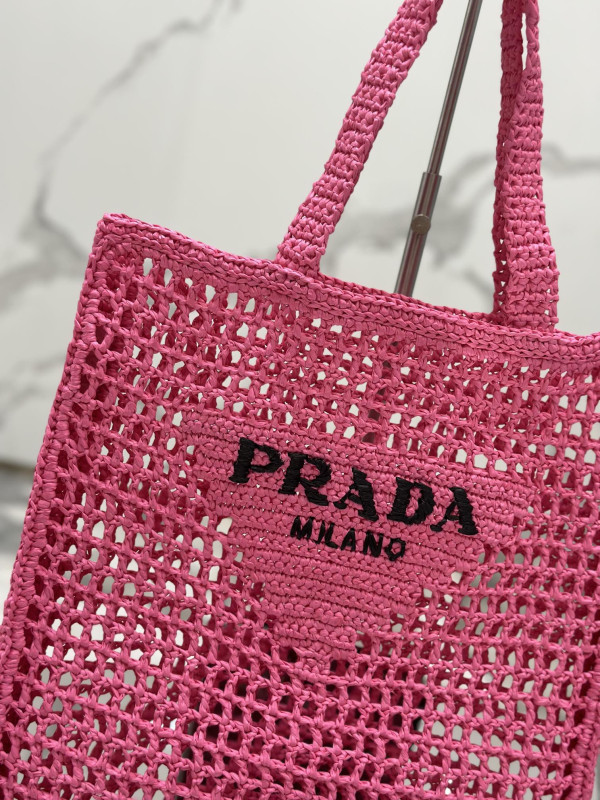 Pra*a crochet tote bag