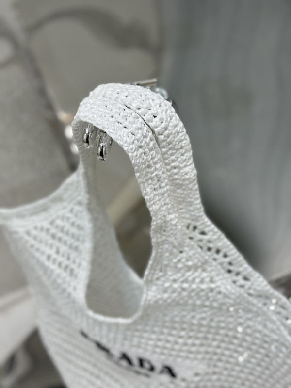 Pra*a crochet tote bag