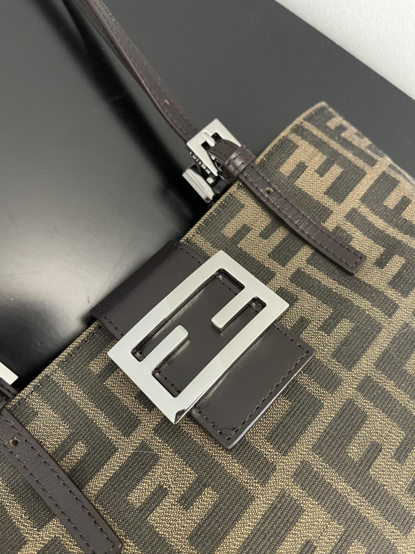 F**di vintage bag-29x22x3.5cm