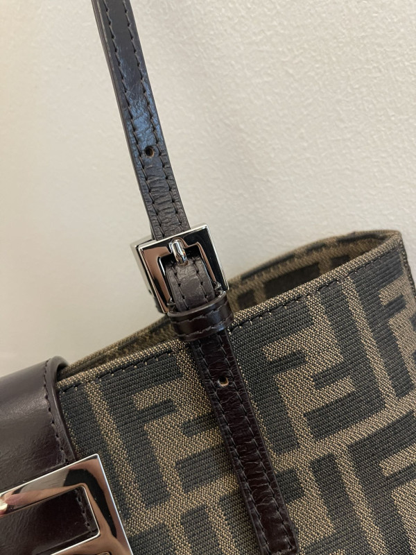 F**di vintage bag-29x22x3.5cm