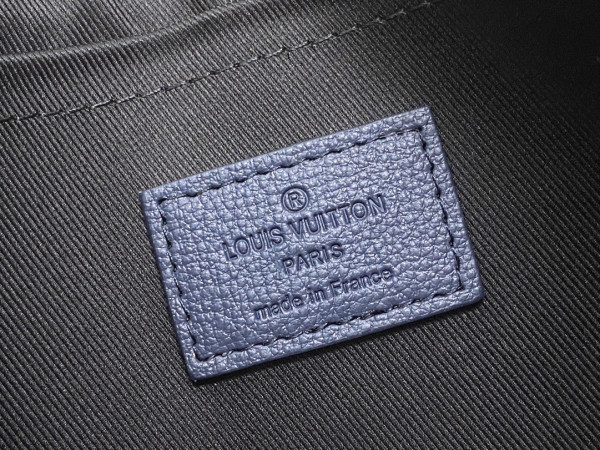 l**is V*t*n pochette to-go-30*21.5*2cm