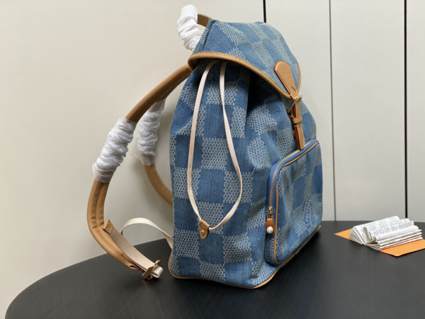 l**is V*t*n montsouris backpack
