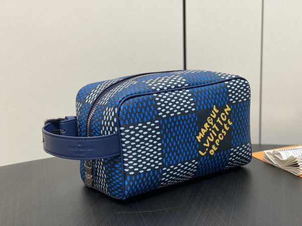 l**is V*t*n locker dopp kit bag-23*13*12cm