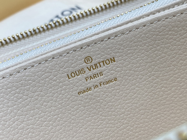 l**is V*t*n zippy wallet-10*20*2 cm