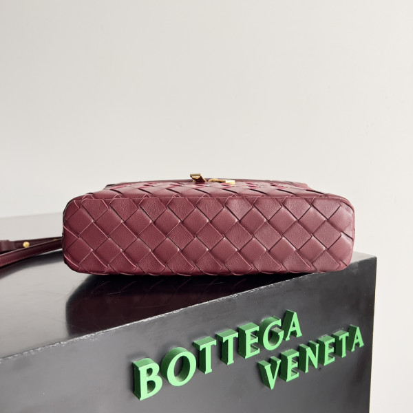 Bo*te*ga ve*ne*ta vanity case crossbody bag