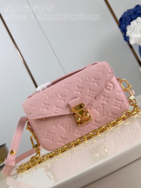 l**is V*t*n pochette metis east west