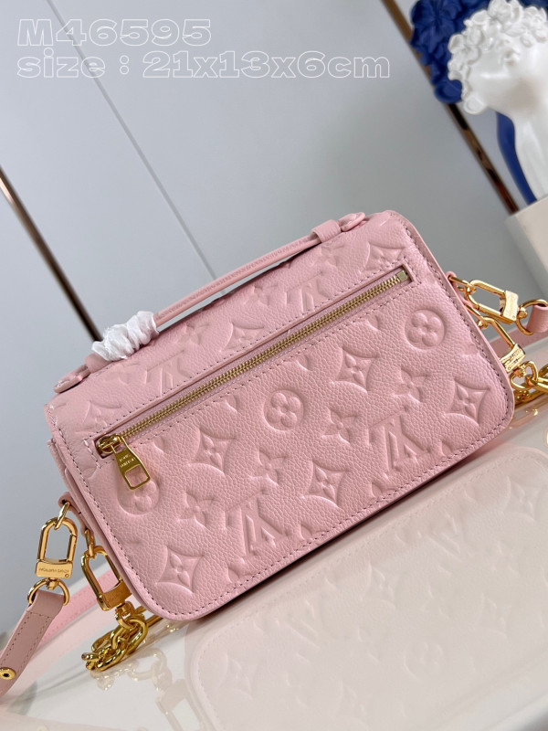 l**is V*t*n pochette metis east west