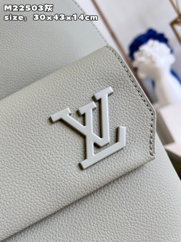 l**is V*t*n takeoff backpack