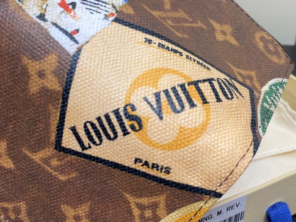 l**is V*t*n lisa wallet - 9*11.5*1.5cm