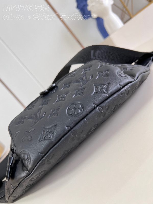 l**is V*t*n rush bumbag-30*15*8cm
