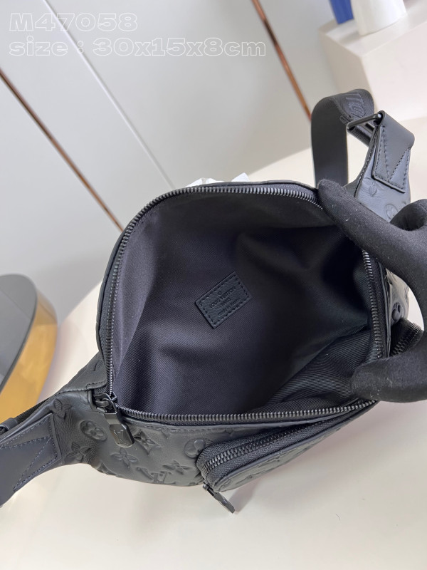 l**is V*t*n rush bumbag-30*15*8cm