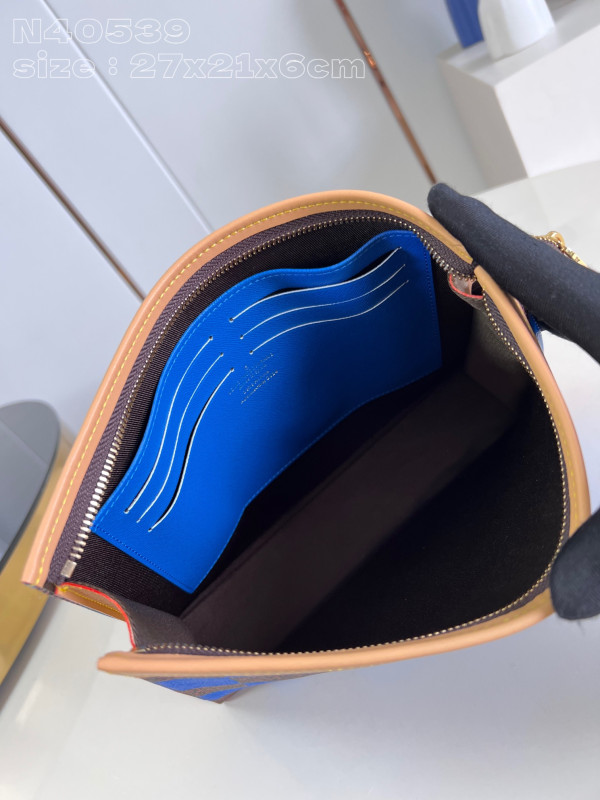 l**is V*t*n pochette voyage-27*21*6cm