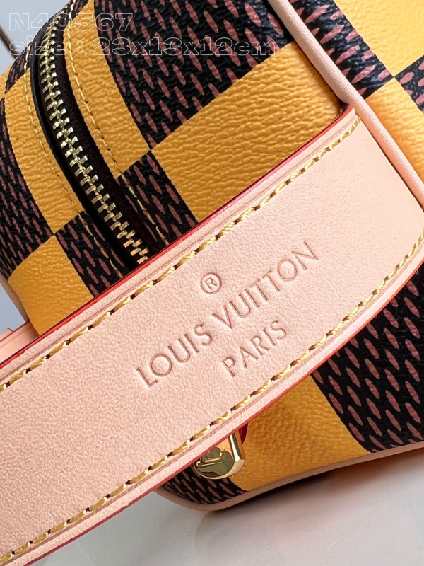 l**is V*t*n locker dopp kit bag-23*13*12cm
