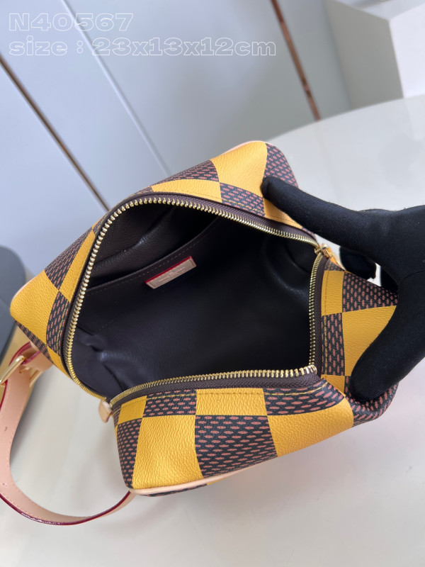l**is V*t*n locker dopp kit bag-23*13*12cm