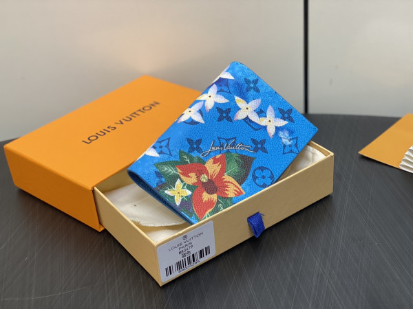 l**is V*t*n passport cover-10*14*2.5cm