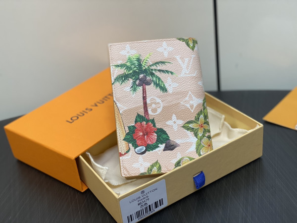 l**is V*t*n passport cover-10*14*2.5cm