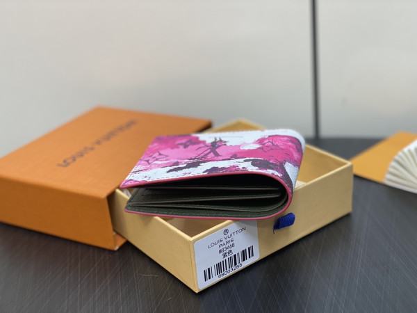 l**is V*t*n slender wallet-11*8.5*2cm