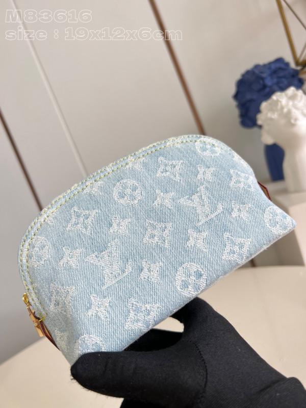 l**is V*t*n pochette cosmétique pm