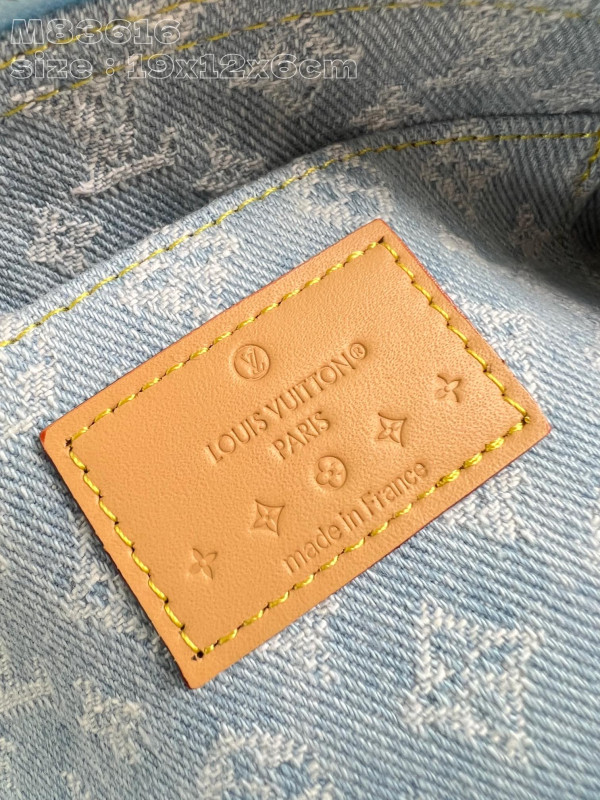 l**is V*t*n pochette cosmétique pm
