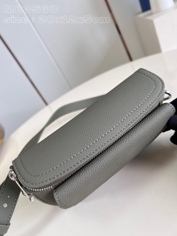 l**is V*t*n pilot wearable wallet-20*12*5.5cm