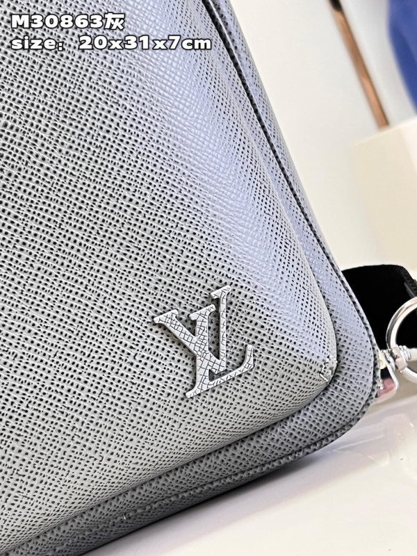 l**is V*t*n avenue slingbag nm-31*20*7cm