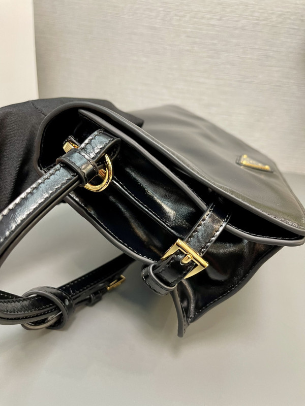 Pra*a messenger bag-23*15*8.5cm