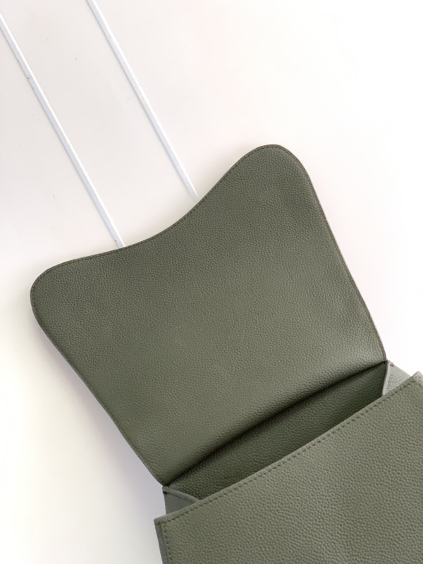 D*or gallop sling bag-33*47*13.5cm