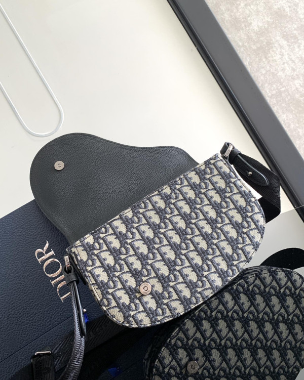D*or saddle messenger bag