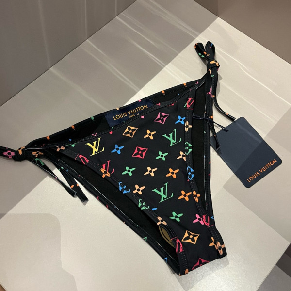 l**is V*t*n swimsuit