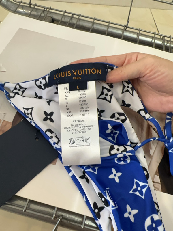 l**is V*t*n swimsuit