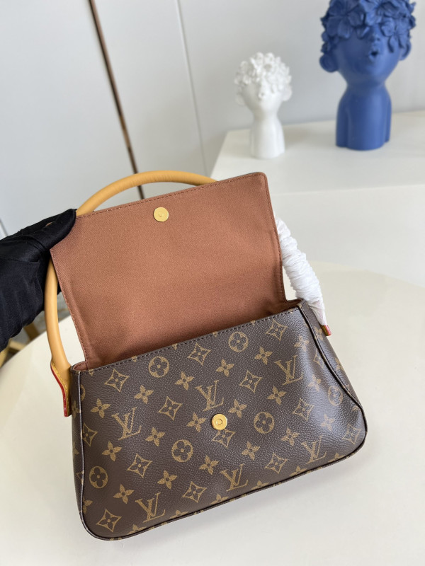 l**is V*t*n looping bag-24x21x9cm