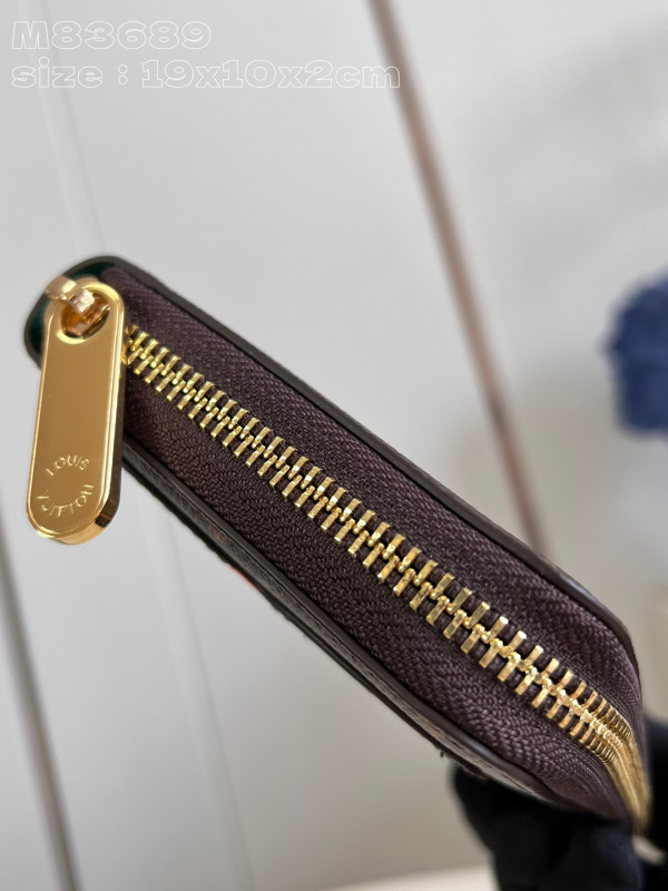 l**is V*t*n zippy wallet-10*20*2 cm