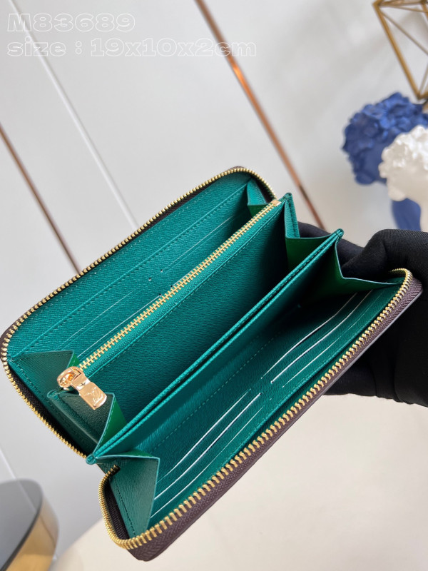 l**is V*t*n zippy wallet-10*20*2 cm