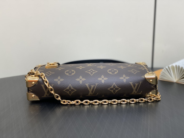 l**is V*t*n slim trunk-23*12*4cm