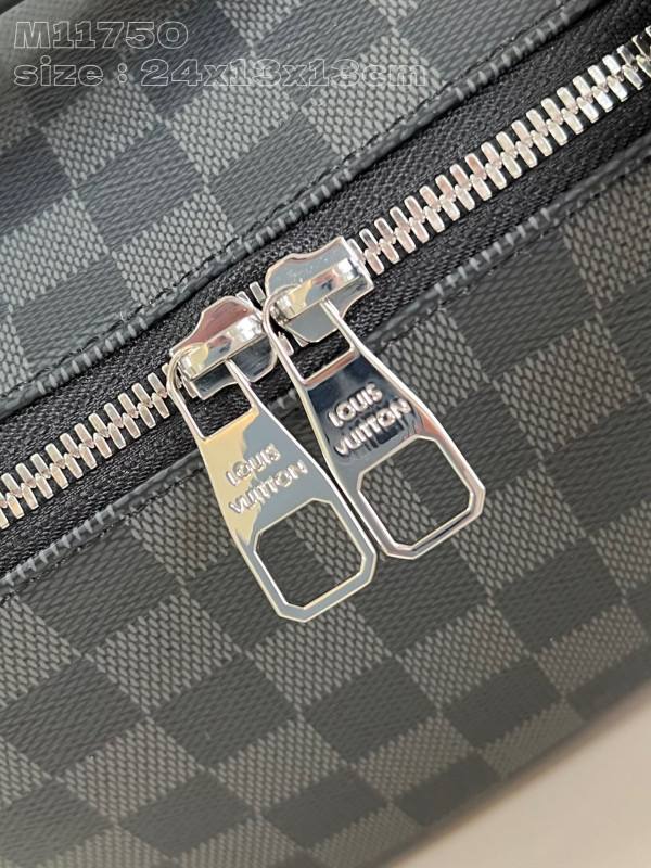l**is V*t*n toiletry bag-24*13*13cm