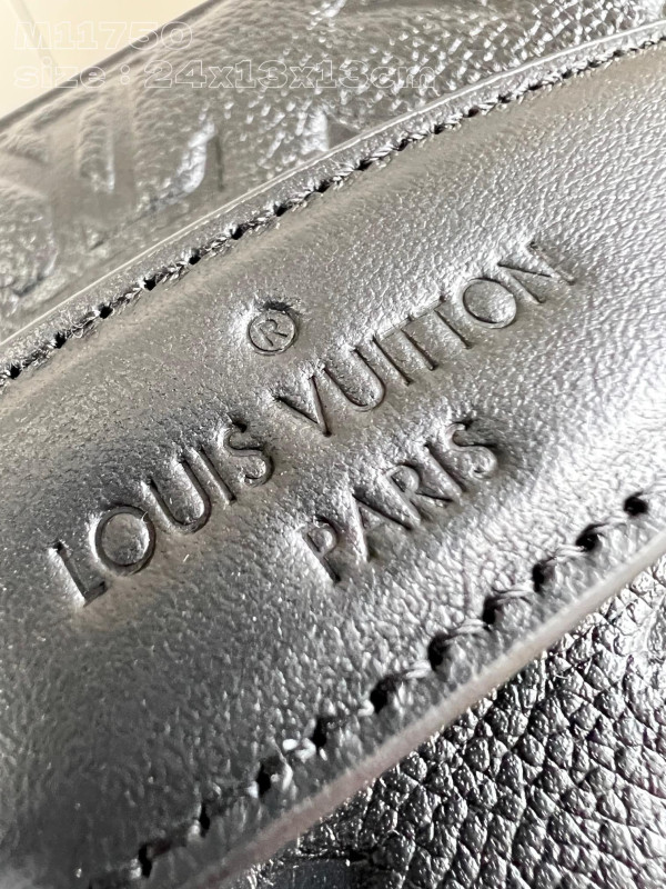 l**is V*t*n toiletry bag-24*13*13cm