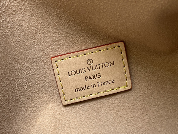 l**is V*t*n side trunk pm-18*12.5*8cm