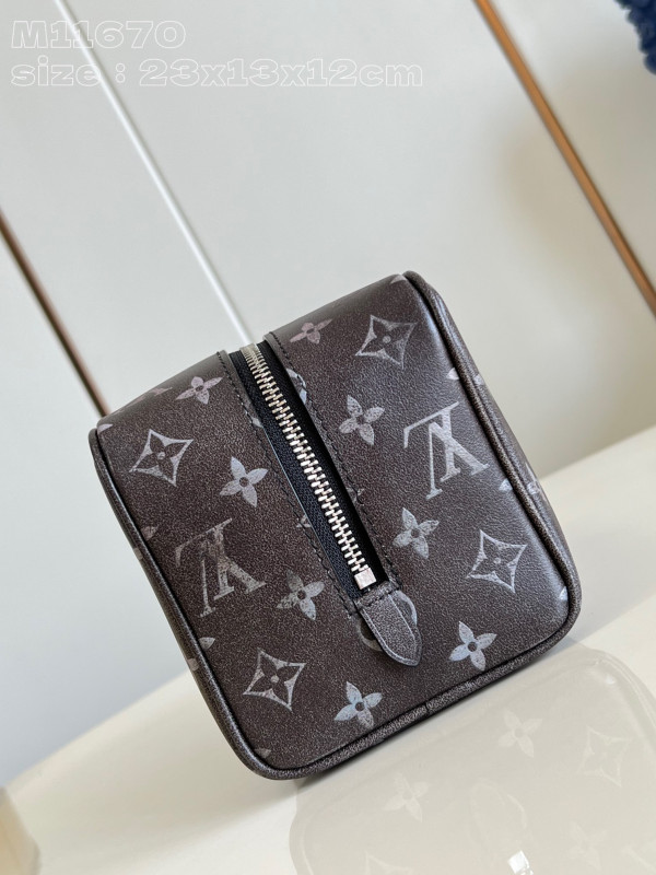 l**is V*t*n locker dopp kit bag-23*13*12cm