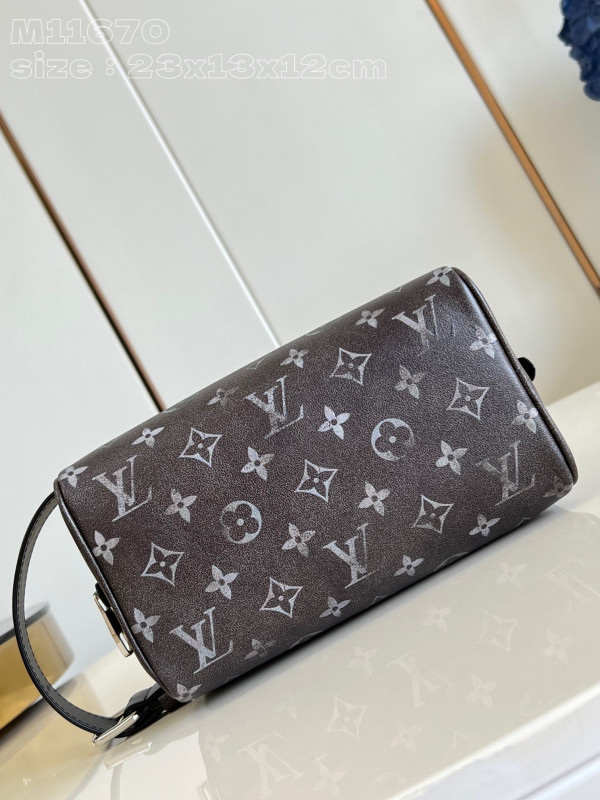 l**is V*t*n locker dopp kit bag-23*13*12cm