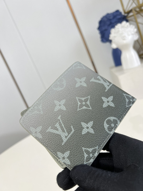 l**is V*t*n multiple wallet-11.5*9*1.5cm