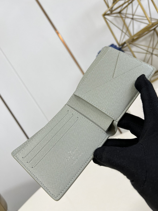 l**is V*t*n multiple wallet-11.5*9*1.5cm