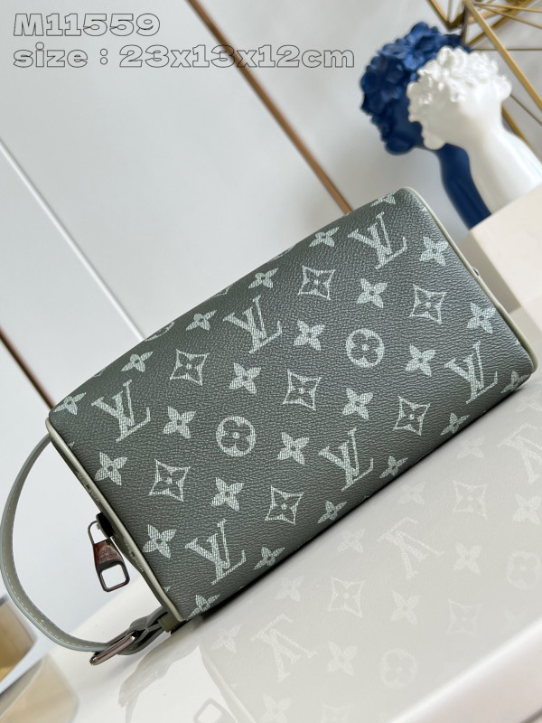 l**is V*t*n locker dopp kit bag-23*13*12cm
